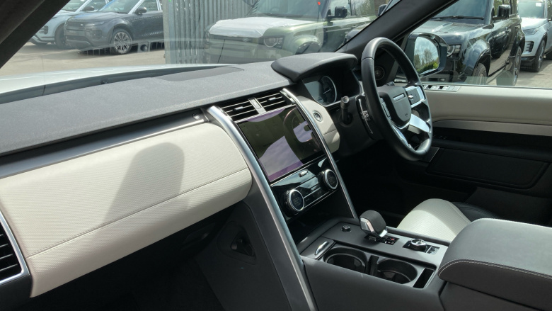 Land Rover Discovery 3.0 D300 R-Dynamic SE 5dr Auto Diesel Station Wagon